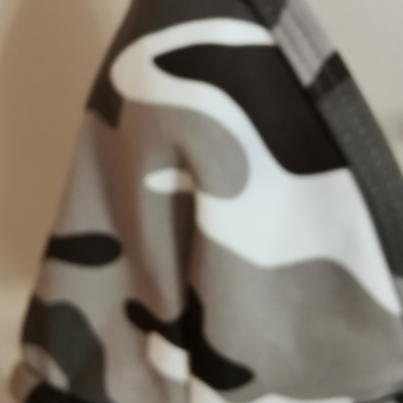 Kendall & Kylie swimming army top size XS - Picture 6 of 8